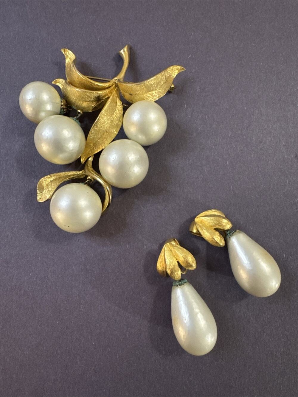 Vintage Park Lane Grape Cluster Brooch Pin Earrings Set Gold Tone Faux Pearl MCM